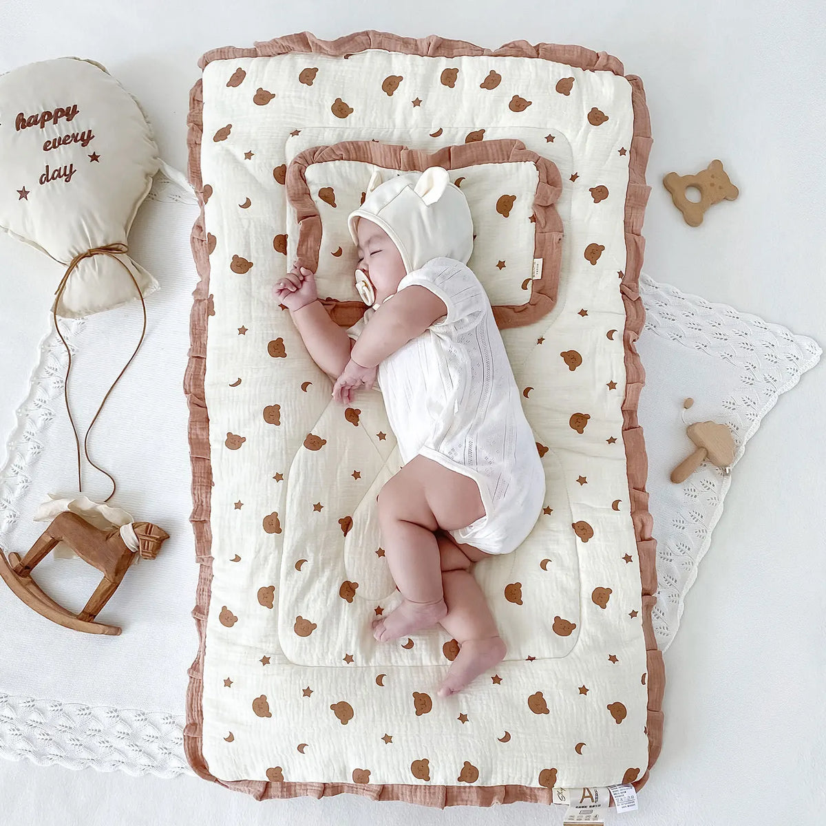 INS Winter Cartoon Print Beanie Velvet Mattress Maternity Room Mat Breathable and Comfortable Newborn Baby Sleeping with Pillow