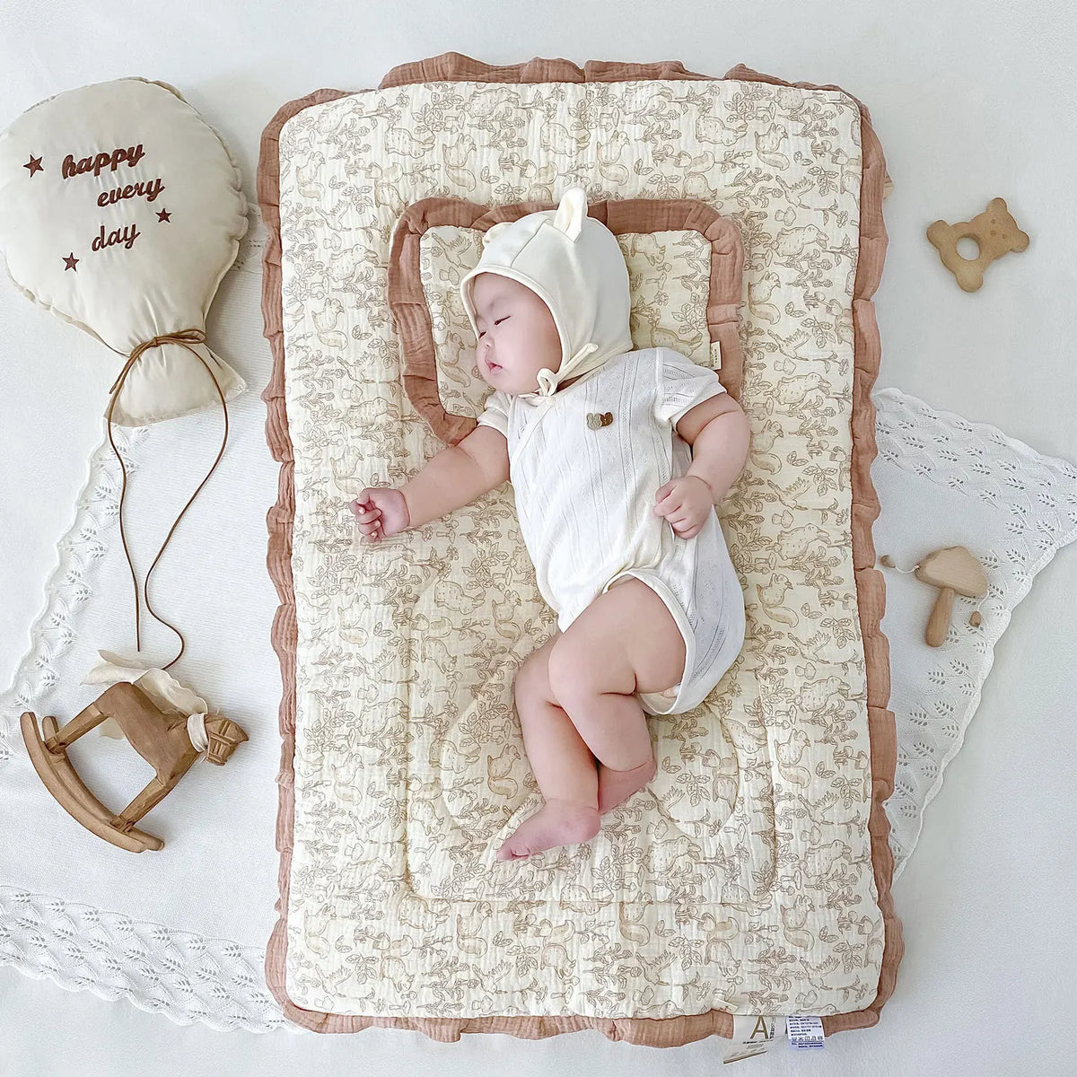 INS Winter Cartoon Print Beanie Velvet Mattress Maternity Room Mat Breathable and Comfortable Newborn Baby Sleeping with Pillow
